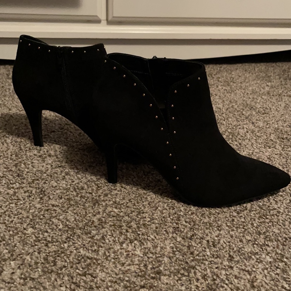 LC L siren Conrad black velvet heels